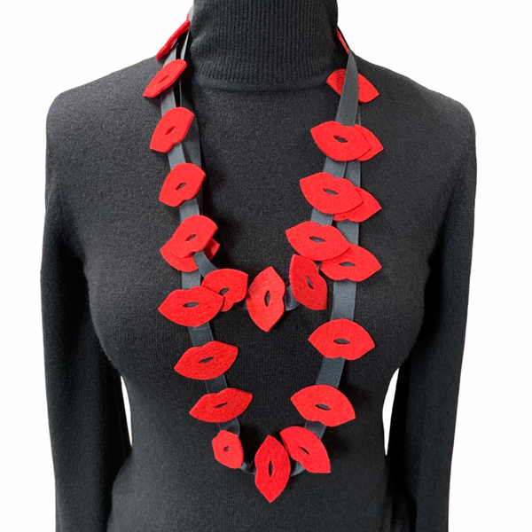 Kiss Necklace ( Red Lips)
