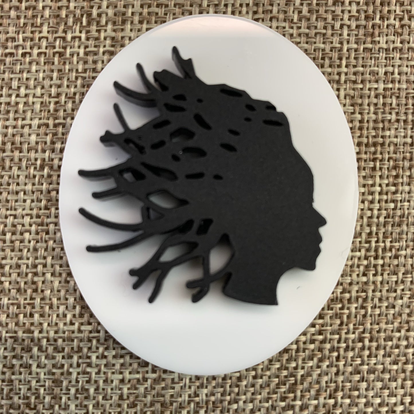 Cameo Crown Act Brooch